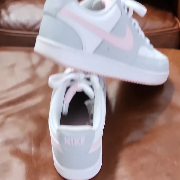 Nike Women's Sneakers in Gray and Pink - Picture 5 of 9